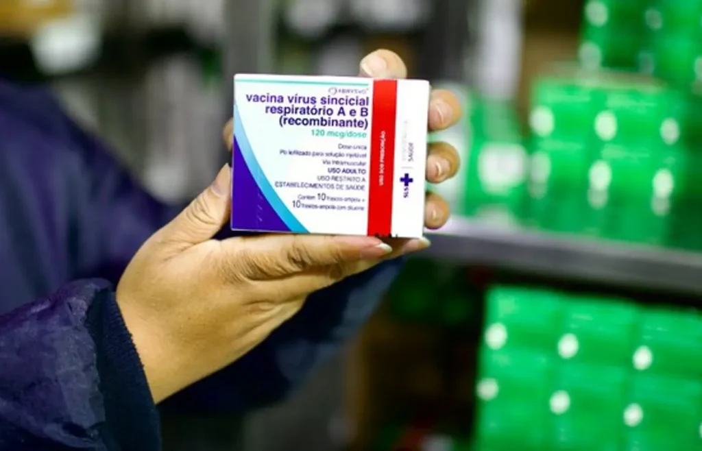 vacina-contra-o-virus-sincicial-respiratorio-comeca-a-ser-distribuida-em-todo-o-pais