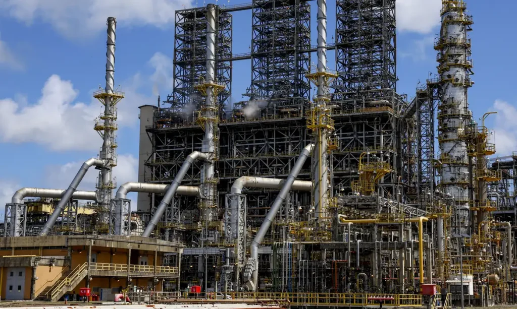 juros-altos-“penalizam”-industria-em-2025,-aponta-cni