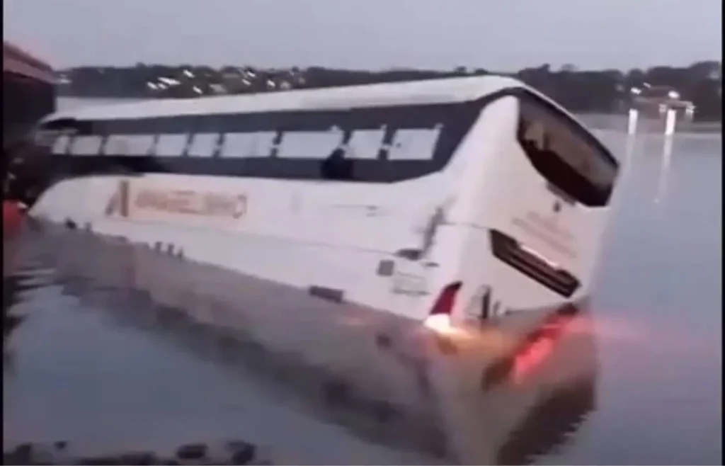 retirada-do-onibus-que-caiu-de-balsa-no-rio-tocantins-sera-realizada-nos-proximos-dias,-diz-dnit
