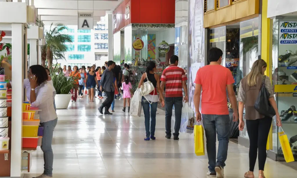 servicos-devem-crescer-3,5%-em-2025-e-manter-expansao-acima-da-media-da-economia
