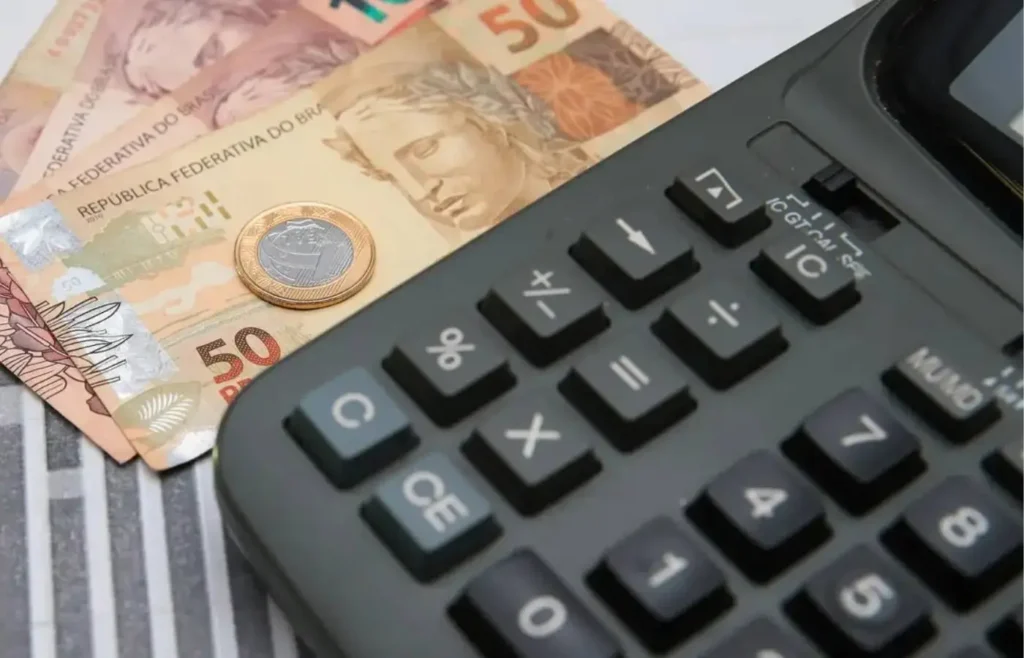 gastos-publicos-superam-arrecadacao-e-devem-fechar-2025-em-r$-5,2-trilhoes
