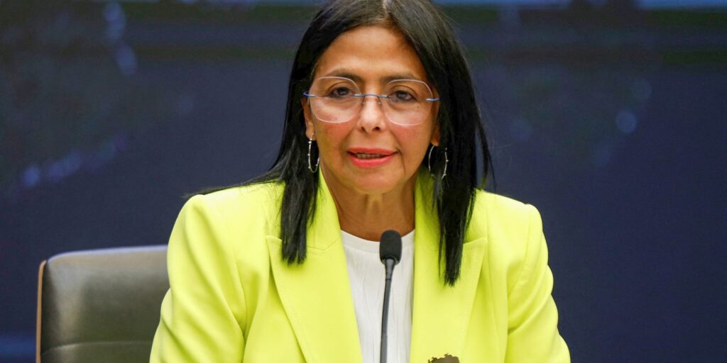 forcas-armadas-da-venezuela-reconhecem-vice-como-presidente-interina