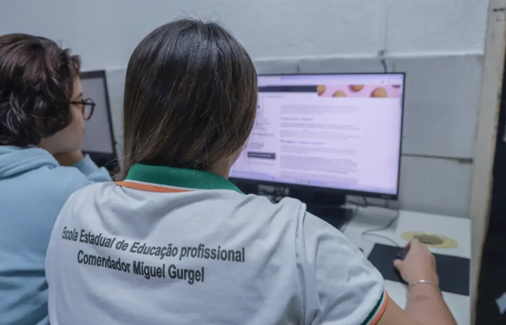 internet-chega-a-4-mil-das-escolas-publicas-do-ceara