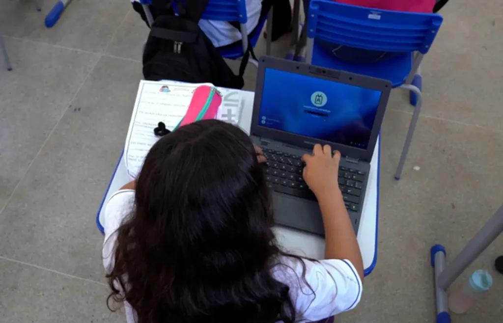 internet-chega-a-mais-de-mil-escolas-publicas-de-alagoas