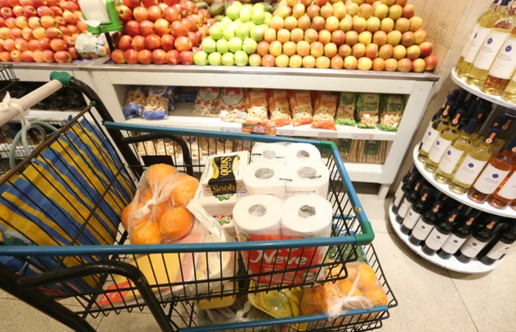 entre-recuos-e-altas-pontuais,-precos-dos-alimentos-fecham-2025-estaveis