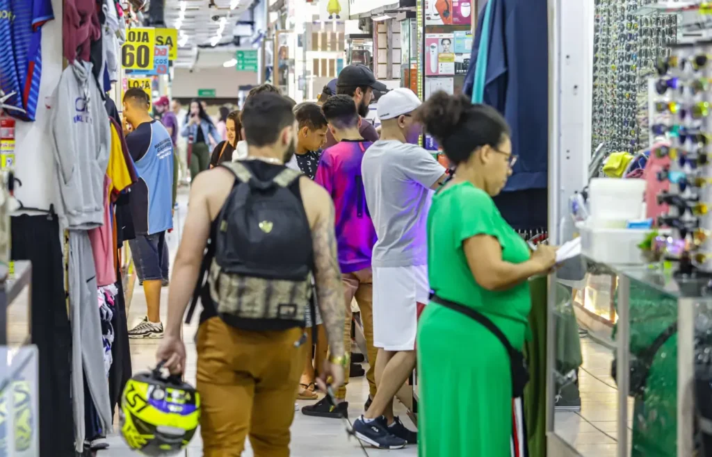 confianca-no-comercio-volta-a-avancar-em-janeiro,-segundo-fgv-ibre