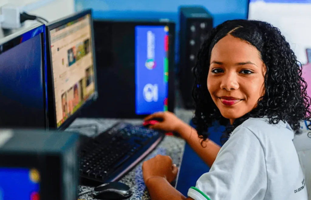 inclusao-digital:-rio-de-janeiro-recebe-2.790-computadores-em-185-pontos-de-acesso
