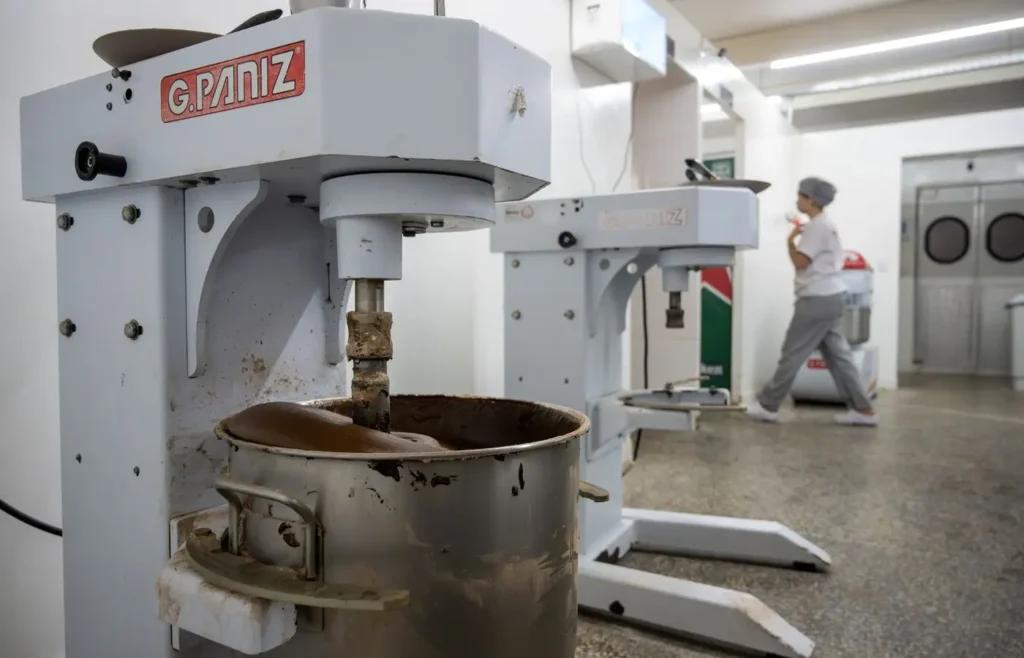 juros-altos-fazem-faturamento-da-industria-estagnar-em-2025