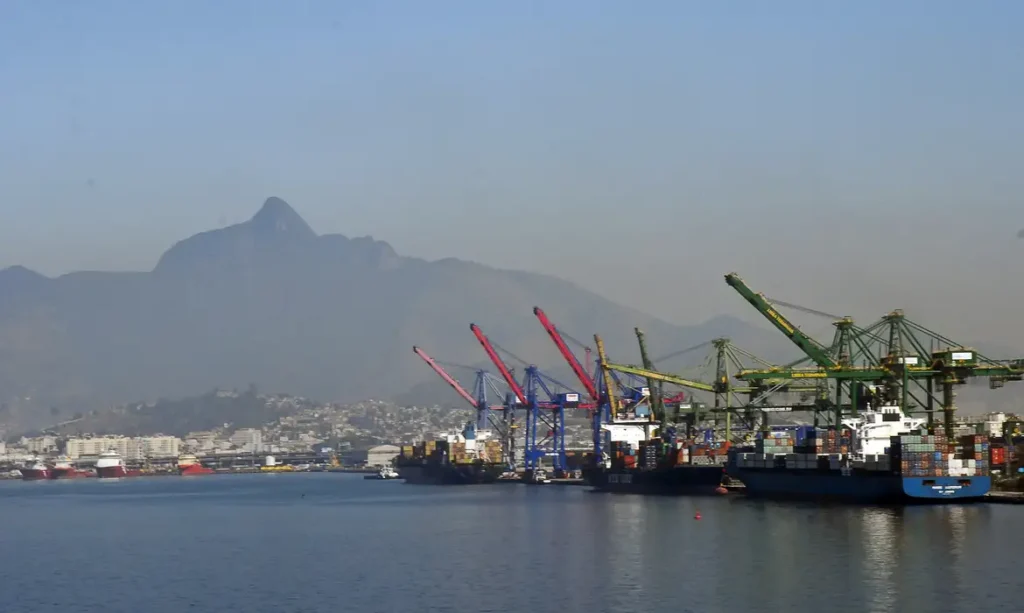 brasil-embarca-primeira-carga-de-graos-secos-de-destilaria-para-china-apos-abertura-comercial