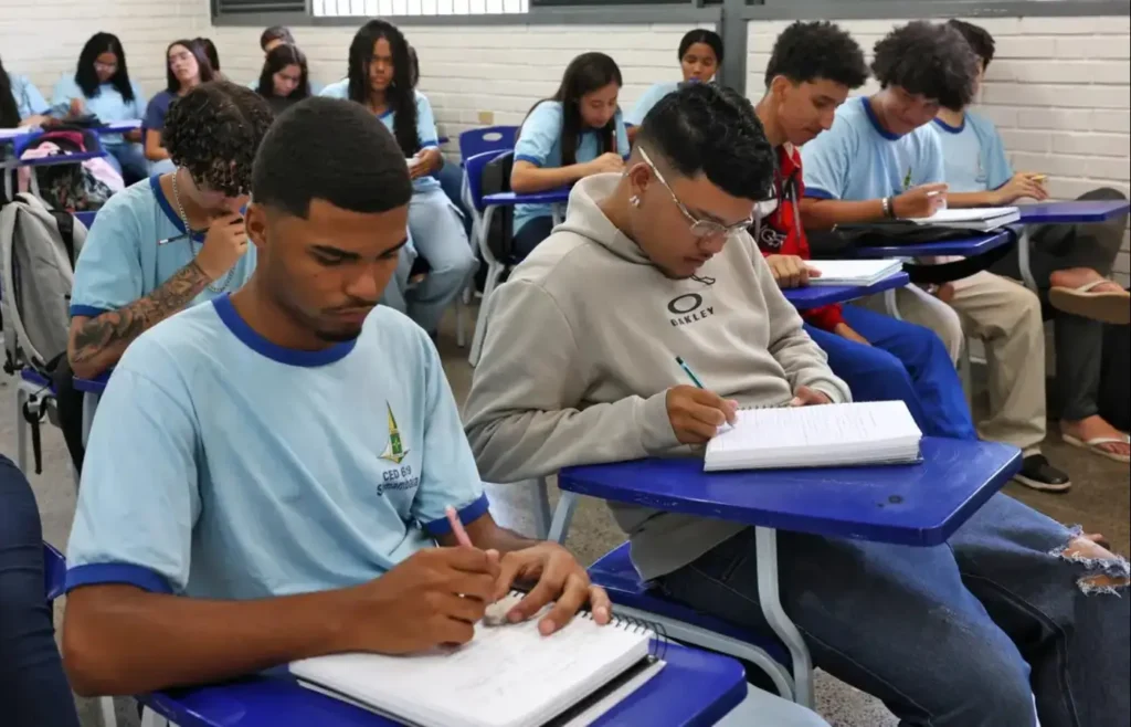 salario-educacao:-estados,-municipios-e-df-repartem-r$-1,81-bilhao