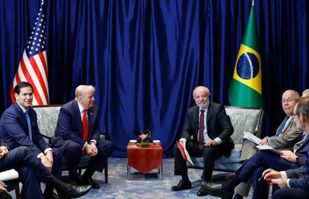 novo-tarifaco-de-trump-e-fragil,-mas-deve-beneficiar-o-brasil,-apontam-especialistas