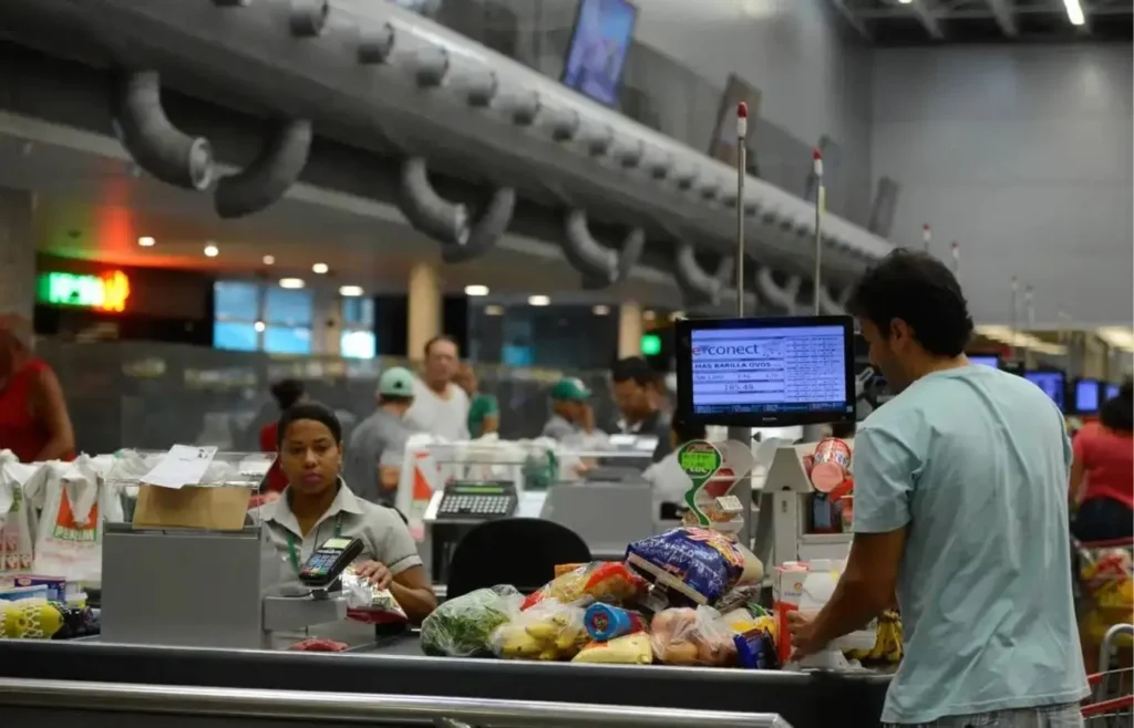 governo-prorroga-exigencia-de-acordo-coletivo-para-trabalho-em-feriados