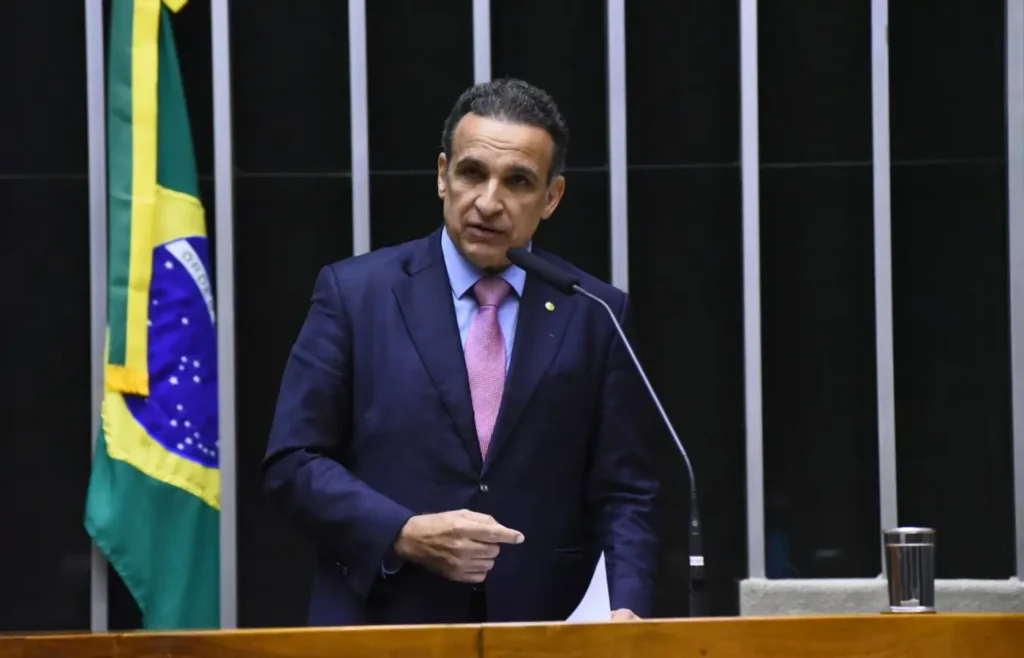 “nao-e-uma-pec-que-vai-definir-a-jornada-de-trabalho”,-afirma-deputado-federal-do-rj