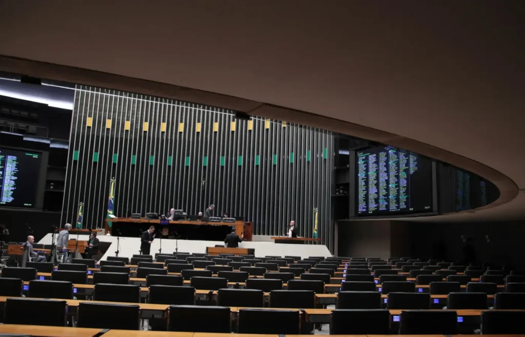 semana-comeca-esvaziada-no-senado-e-sem-definicoes-na-camara