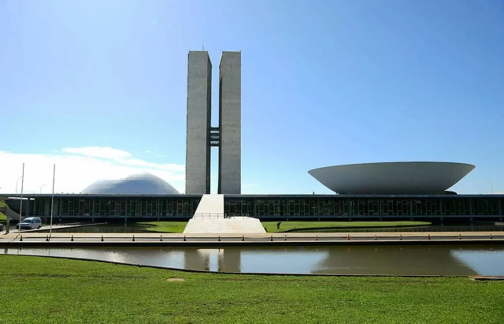 eleicoes-2026:-janela-partidaria-abre-corrida-por-espaco-e-intensifica-movimentacao-na-camara