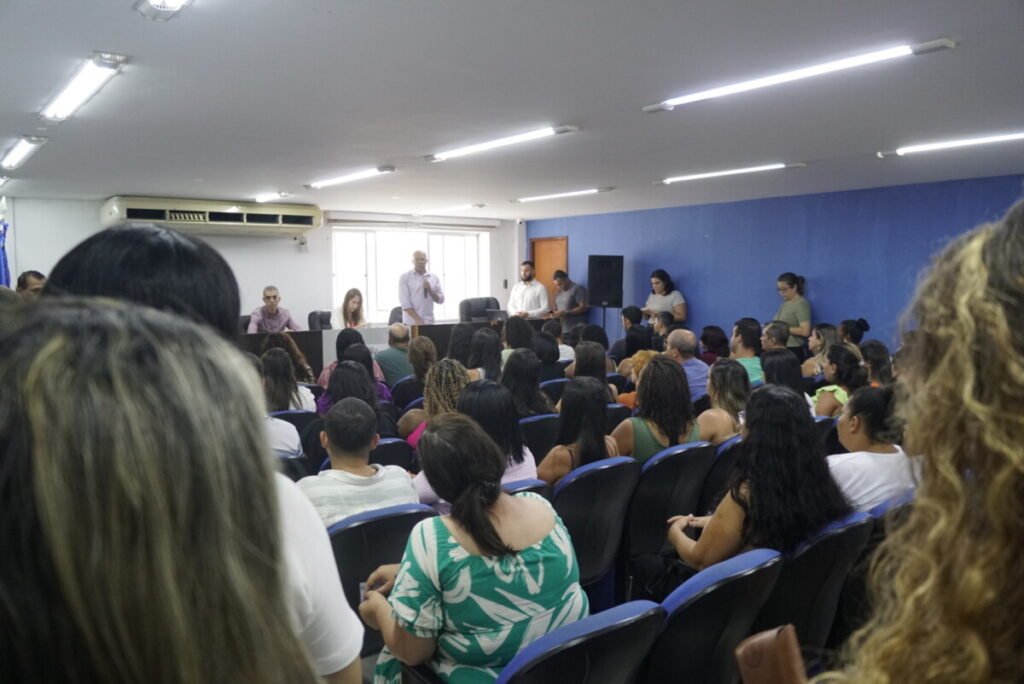 posse-de-novos-servidores-em-cabo-frio-reforca-quadros-da-educacao-e-saude