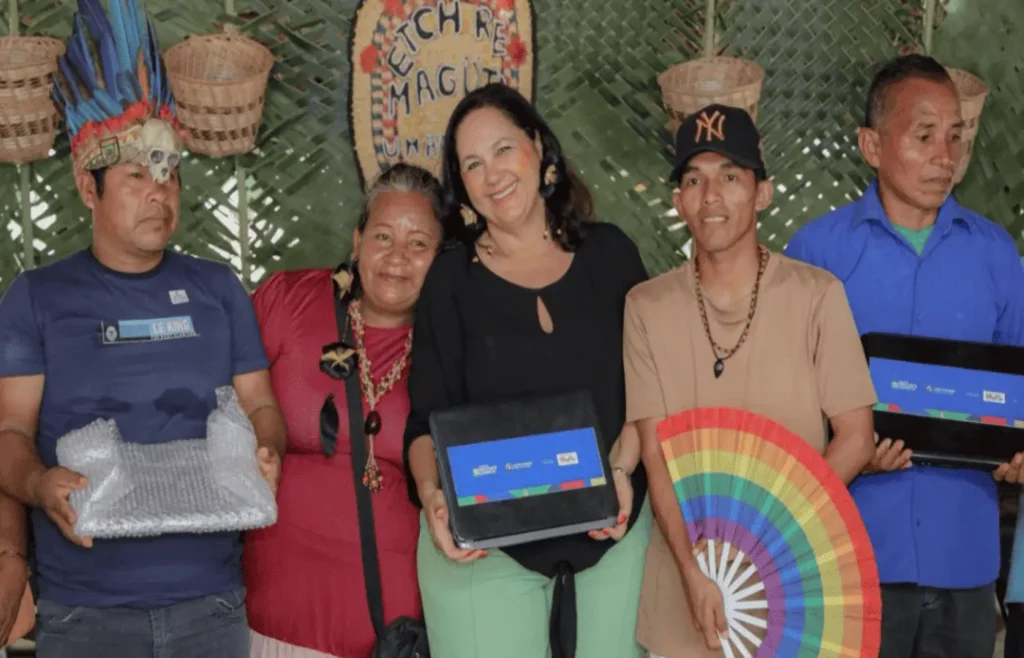comunidades-indigenas-da-amazonia-recebem-100-computadores-do-ministerio-das-comunicacoes