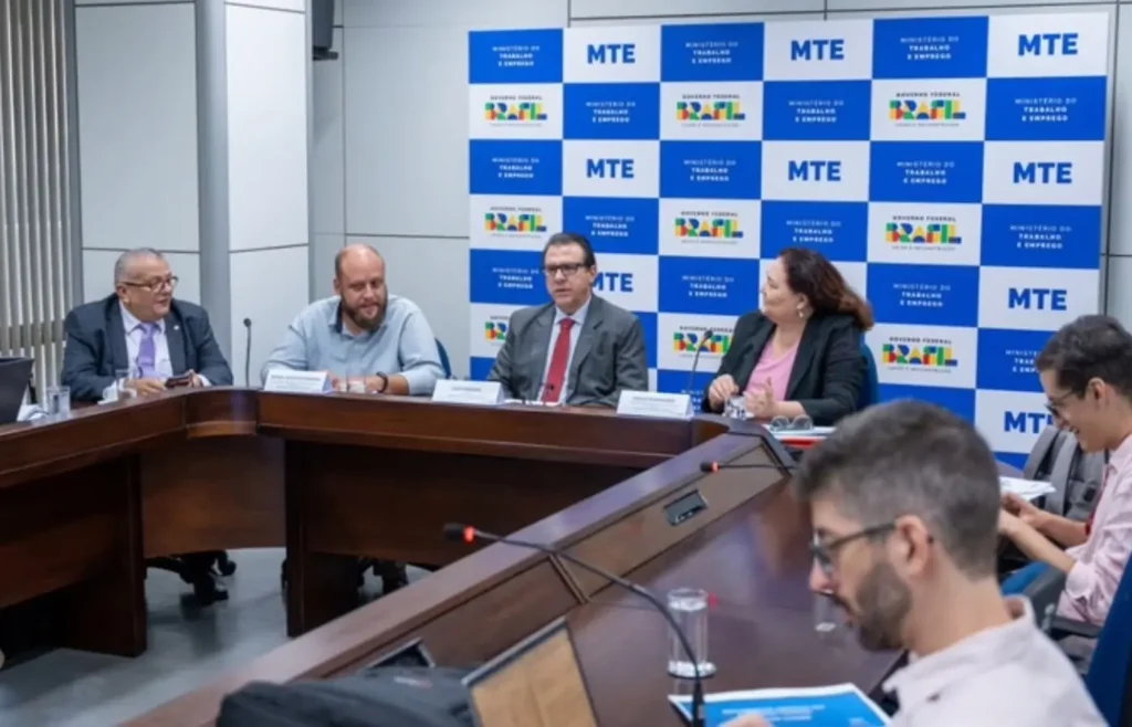 novo-caged:-brasil-gera-mais-de-255-mil-empregos-formais-em-fevereiro