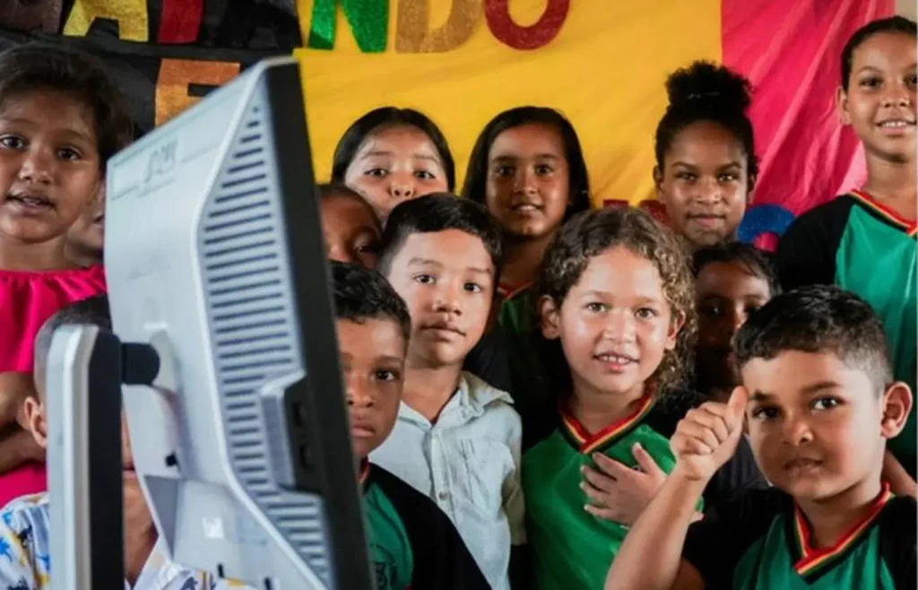 escolas-conectadas:-mais-de-85%-das-escolas-publicas-do-parana-ja-tem-acesso-a-internet
