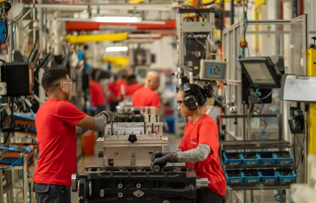 faturamento-da-industria-avanca-4,9%-em-fevereiro,-aponta-cni