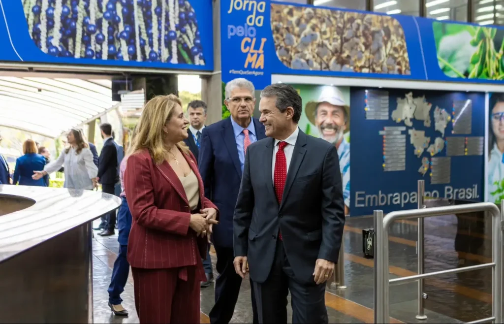 novo-ministro-da-agricultura-reforca-compromisso-com-a-embrapa