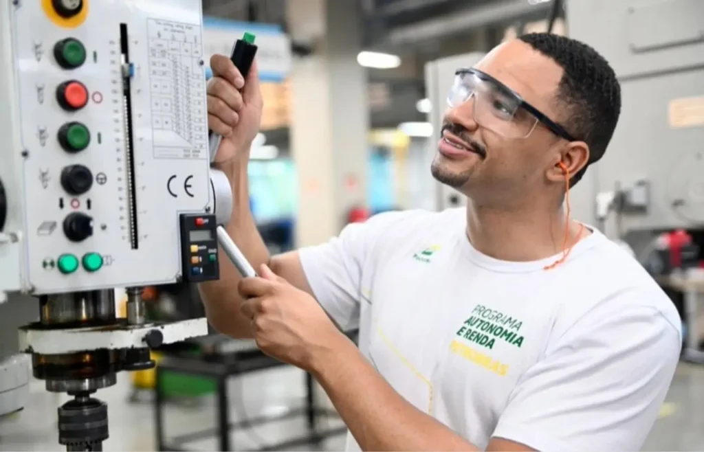 programa-oferece-mais-de-1,5-mil-vagas-gratuitas-em-cursos-profissionalizantes