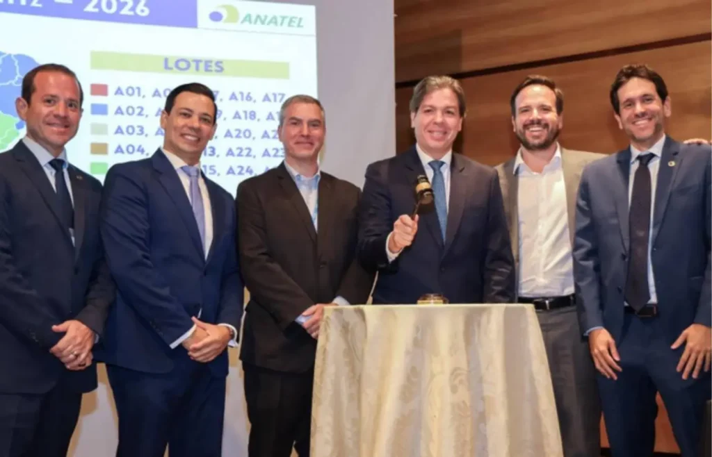 leilao-da-faixa-de-700-mhz-promete-ampliar-internet-em-areas-rurais-e-rodovias-do-pais
