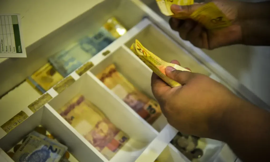 novo-desenrola-brasil:-saiba-como-renegociar-dividas-com-fgts-e-descontos-de-ate-90%