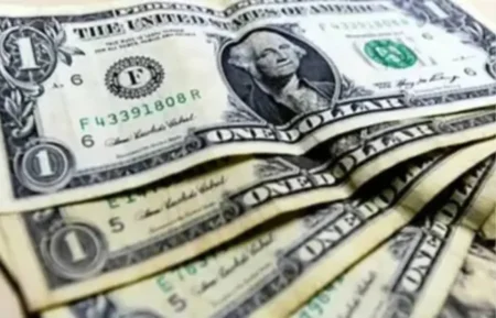 em-alta,-dolar-encerra-ultima-sessao-cotado-a-r$-5,00